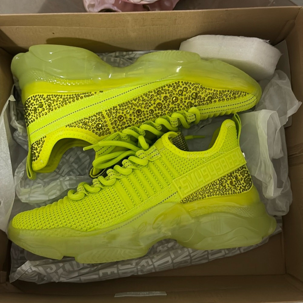 Woman’s brand new never worn sneakers size 7.5